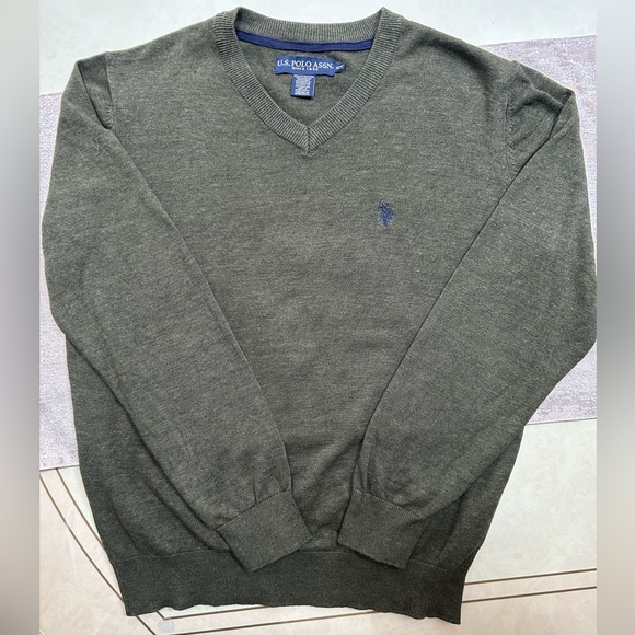 Men’s U.S Polo Assn V-neck Sweater - Picture 11 of 14